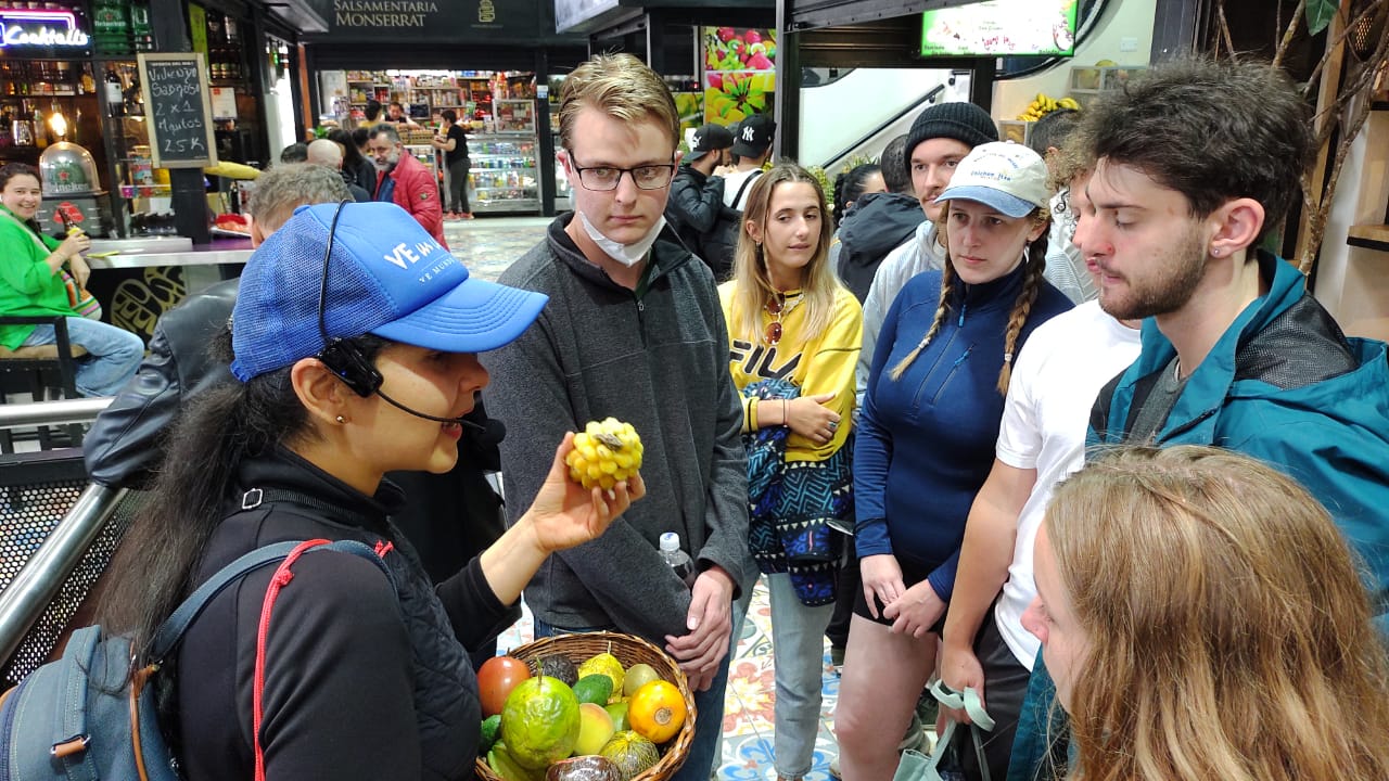 Colombiaanse fruittour in Bogotá (La Candelaria) Colombiaanse fruittour in Bogotá (La Candelaria) - VE Mundo - Tours Bogota